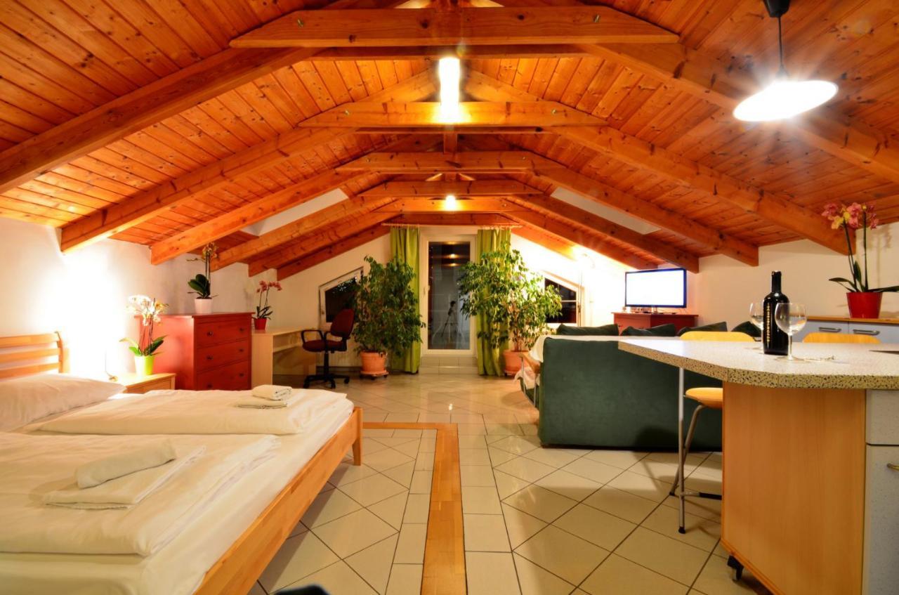 Ajo Vienna Lake View - Contactless Check-In Екстер'єр фото